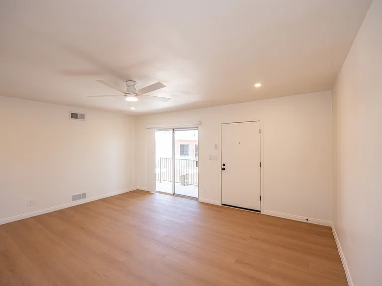 Valeria Apartments — Photo 24