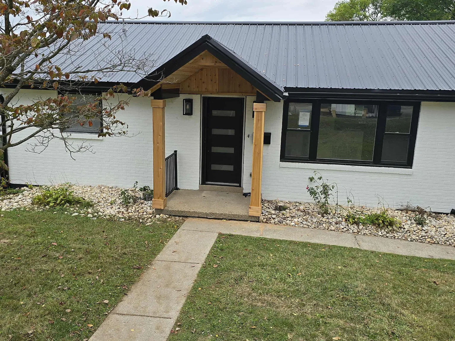 2 bed, 1.5 bath, 1100 sqft, $1,500 — Photo 1