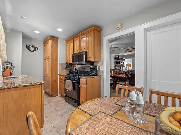 94-27 221st St, Queens Village, NY 11428