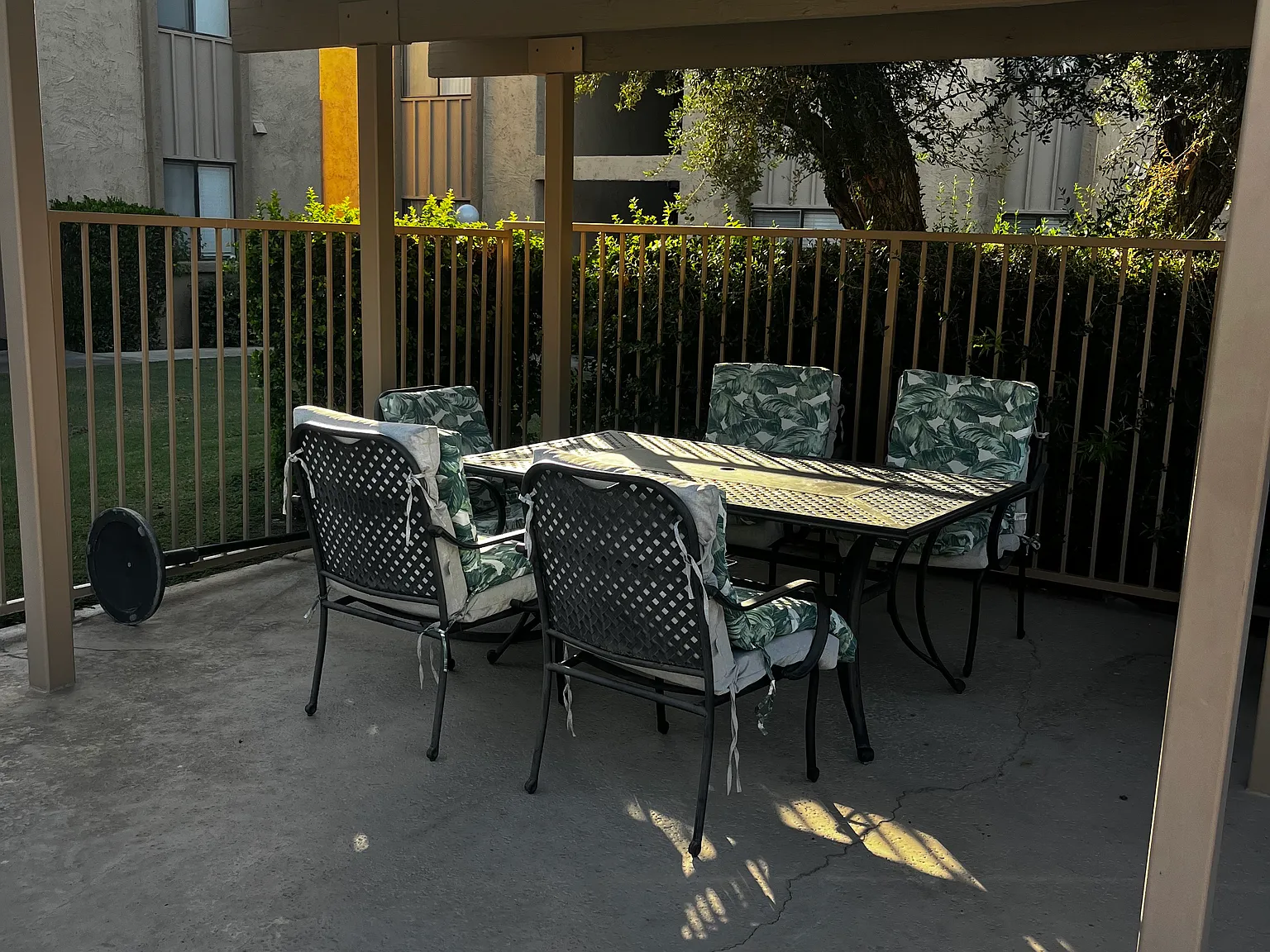 El Paseo Place — Photo 2