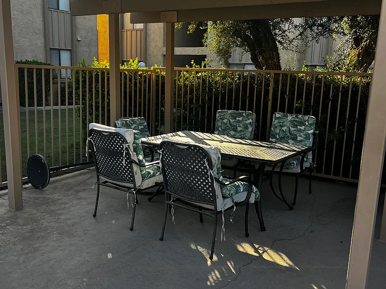 El Paseo Place — Photo 2