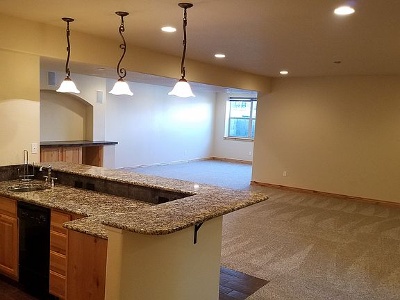 5th image of 2047 Vineyard Dr