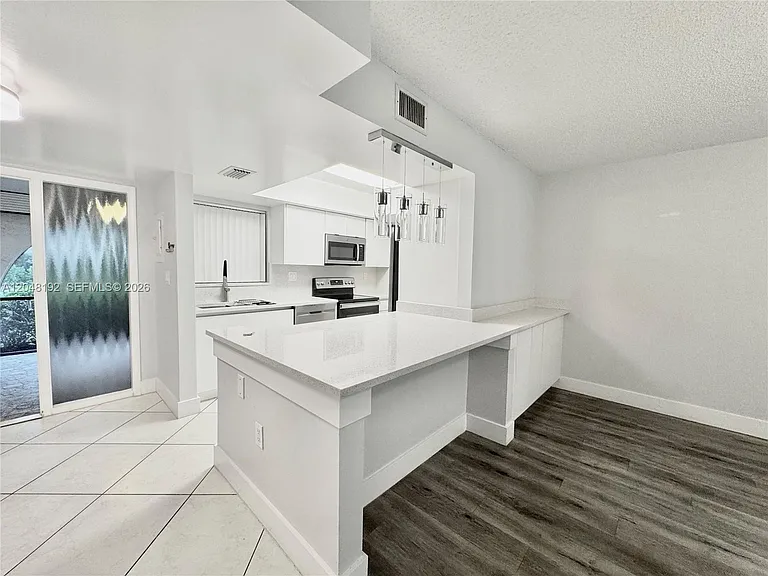 8600 NW 34th Pl #B102 — Photo 8
