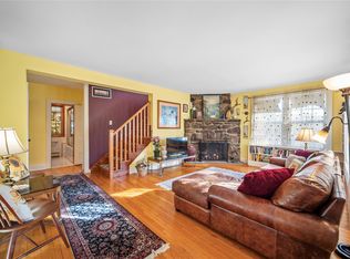 10 Sycamore Ter, Mahopac, NY 10541
