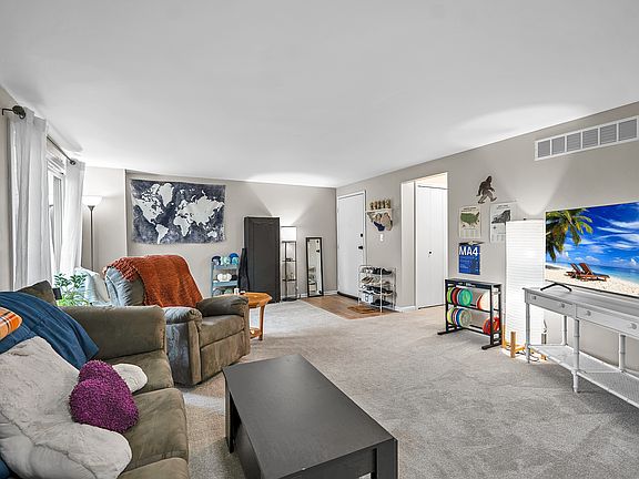 4th image of 225 Charter Oaks Dr APT 3