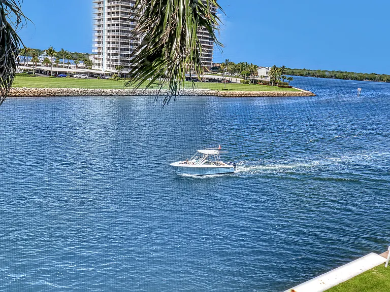28 Yacht Club Dr — Photo 3