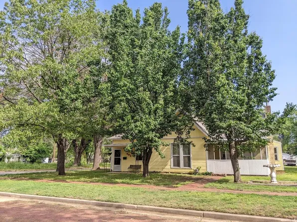 602 E 5th St, Cherryvale, KS 67335