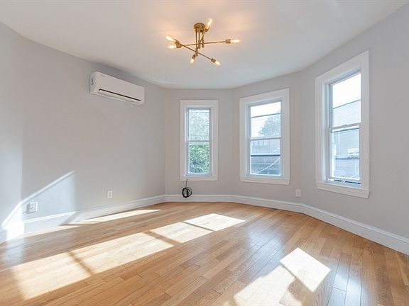 2nd image of 131 Erie St #2