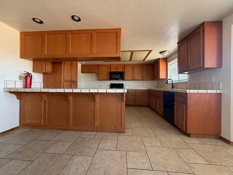 20986 Cayuga Rd — Photo 3