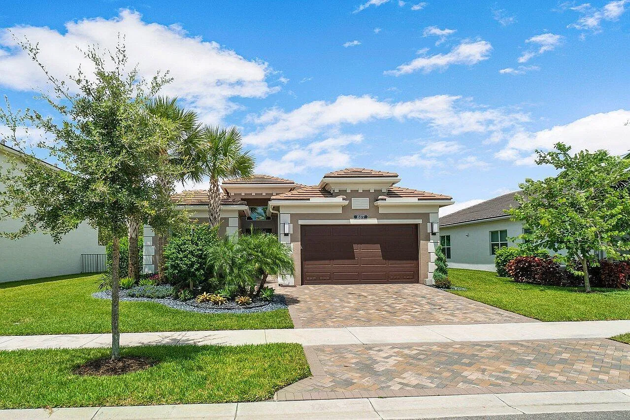 3 bed, 3.0 bath, 2157 sqft, $9,000 — Photo 1