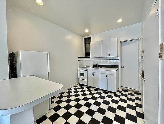 5th image of 1748 1st Ave APT 11