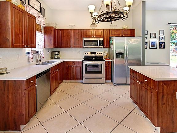 2nd image of 1642 SE 16th Avenue