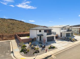 1090 E Coyote Crest Dr, Washington, UT 84780