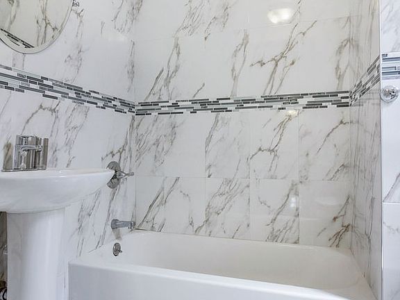 4th image of 19 W 55th St APT 3A