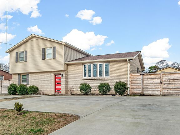 2nd image of 3853 Augusta Dr