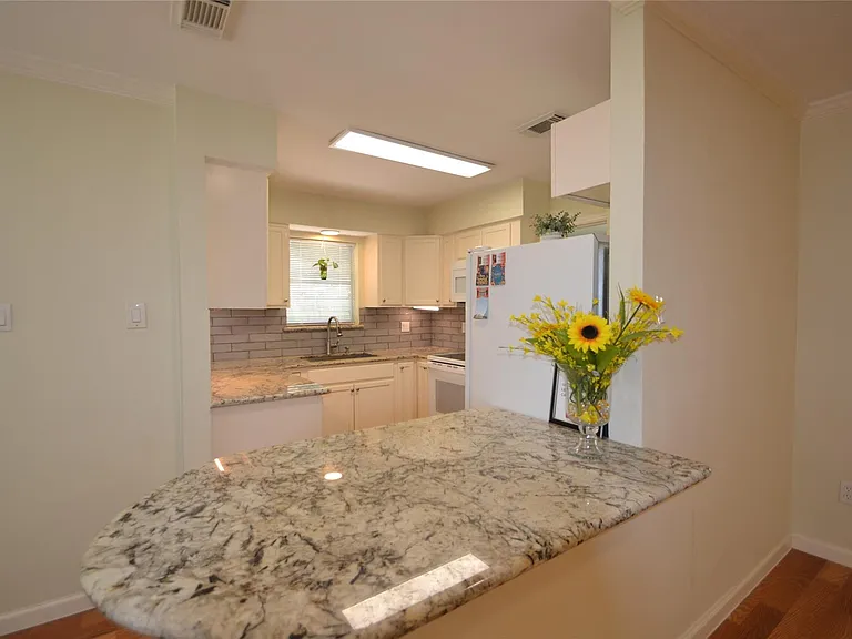 12711 Westleigh Dr — Photo 24