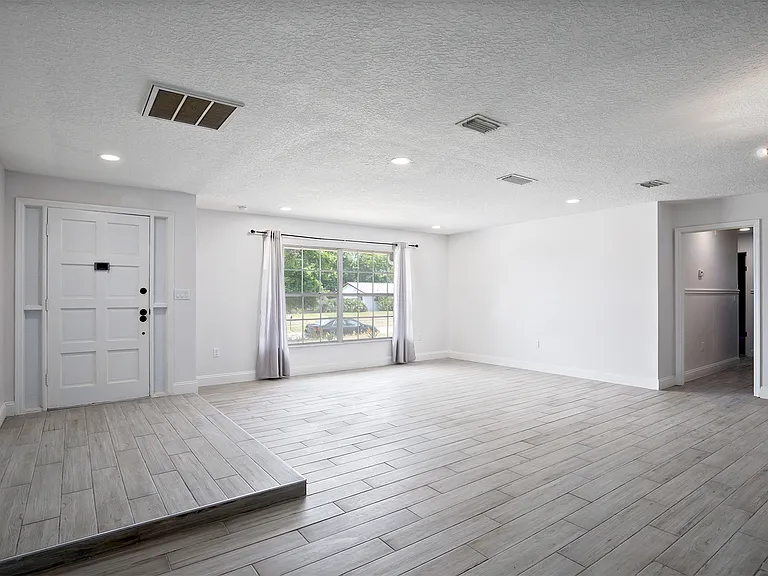 7031 Delora Dr — Photo 5