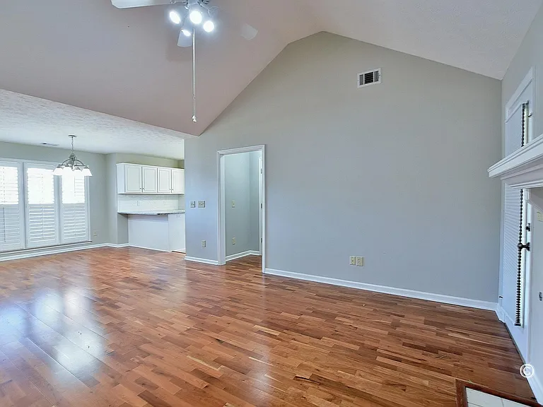 6384 Blanchard Ct — Photo 6