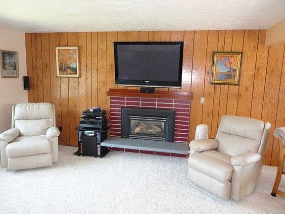 Living room with a gas fireplace.