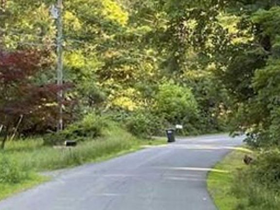 Exterior Neighborhood (street photo)