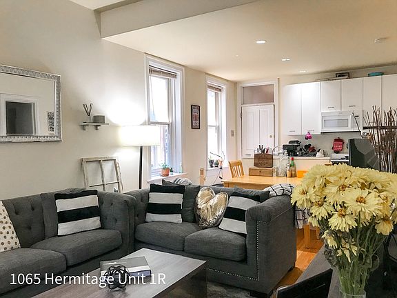3rd image of 1065 N Hermitage Ave APT 1R