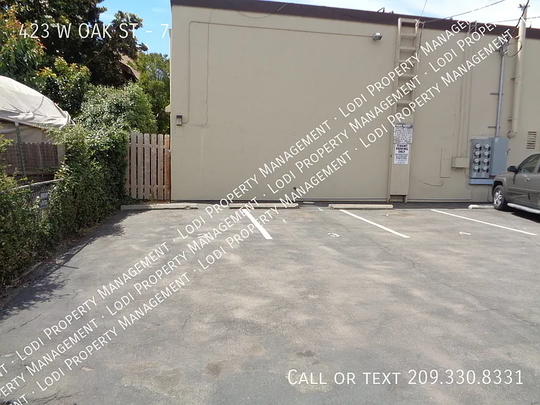 423 W Oak St #7 — Photo 20
