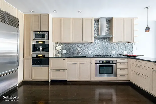 Rented by Sotheby's International Realty | media 14