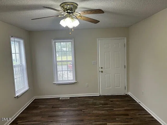 2 bed, 2.0 bath, 888 sqft, $1,325 — Photo 2