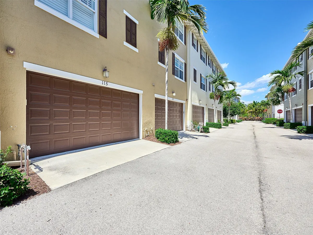 Building Photo - 115 E Coda Cir #115