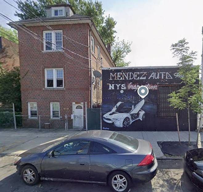 1st image of 904 E 225th St