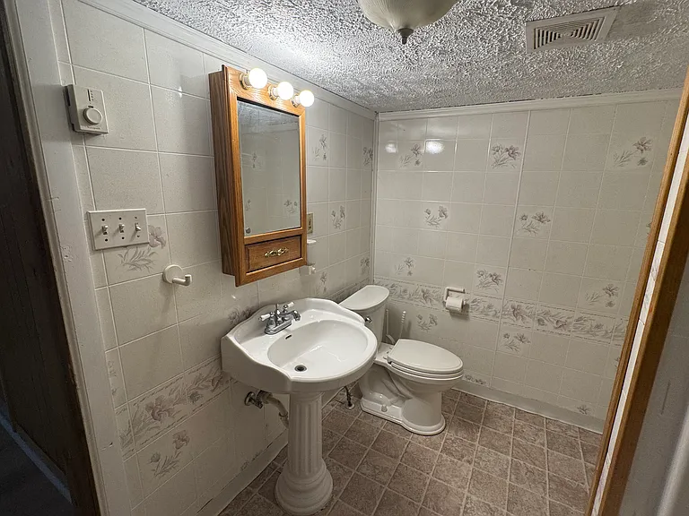 158 N Morgantown St — Photo 15