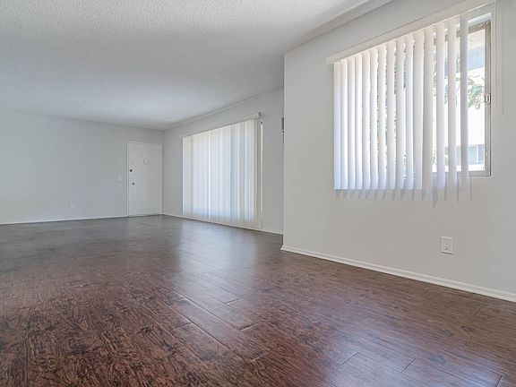 5th image of 12410 Chandler Blvd APT 7
