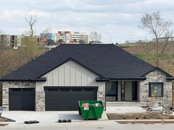 613 Valley Rd, Papillion, NE 68046