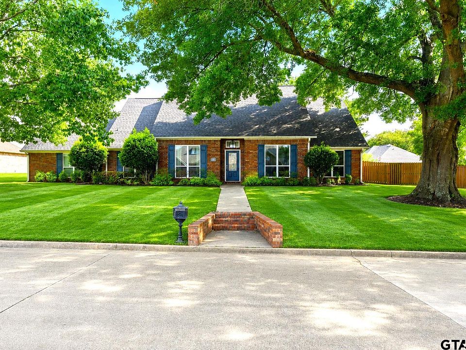 1st image of 216 Turnberry Cir