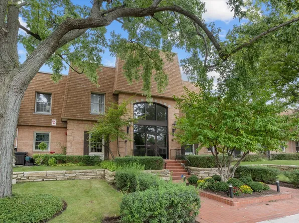 1230 Park Ave W APT 210, Highland Park, IL 60035