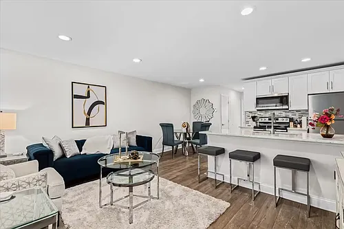 Royal Oak Place Apartments Photo 1