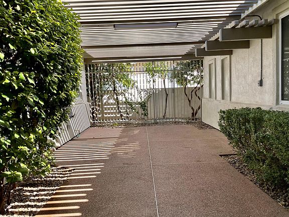 front porch leading to casita