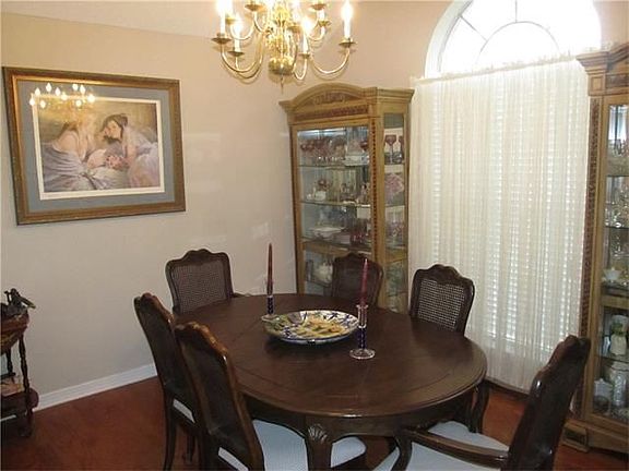 5th image of 108 Kingston Ct