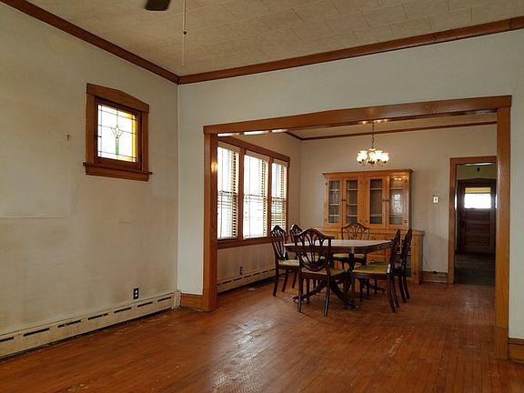4th image of 923 Thomas Ave