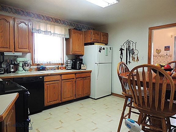 4th image of 2401 Elm St