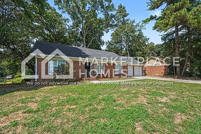 3 bed, 2.0 bath, 1305 sqft, $1,725 — Photo 2