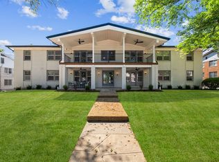 621 Broadmoor Dr, Chesterfield, MO 63017