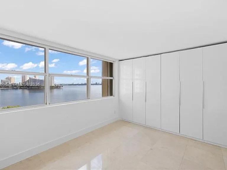 1420 Brickell Bay Dr #CU-1001A — Photo 32