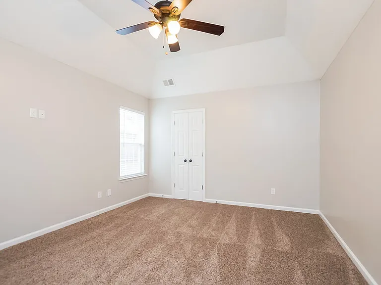 4313 Genevieve Dr — Photo 7