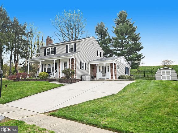 2nd image of 519 Applewood Dr