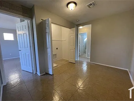 5438 W Jones Ave — Photo 6