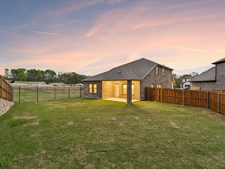 702 Dotty Dr — Photo 14
