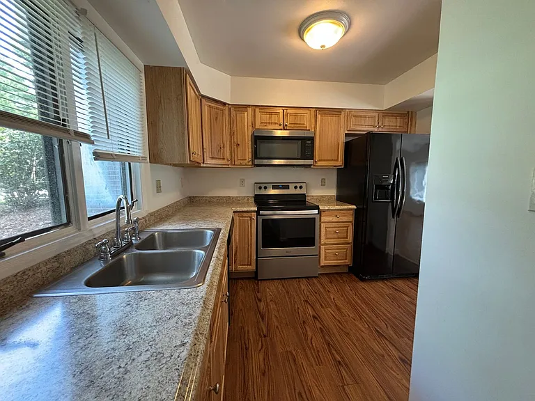 325 Shenandoah Cir — Photo 6
