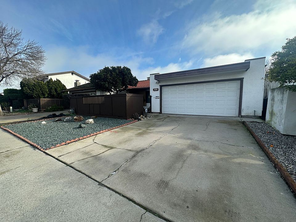 2nd image of 304 De Vega Ct