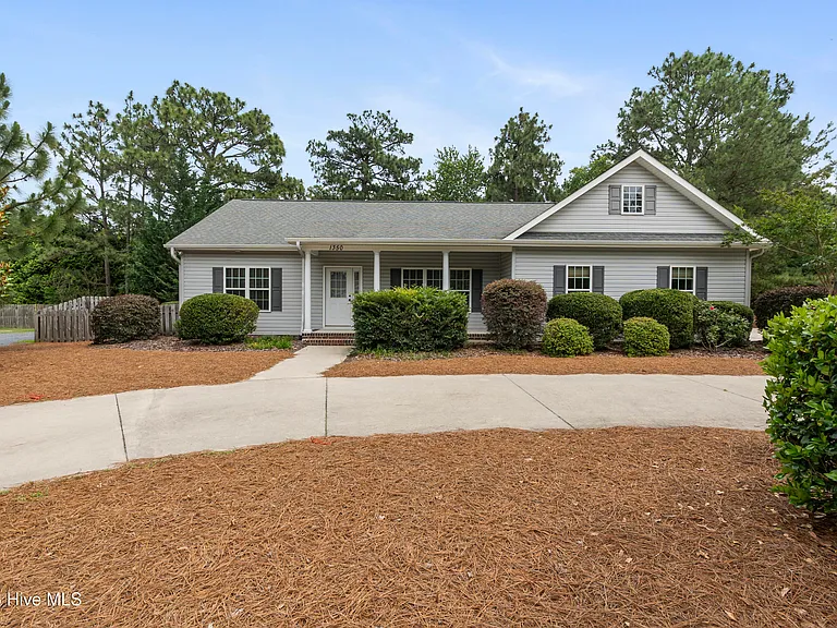 1350 Monticello Dr — Photo 1